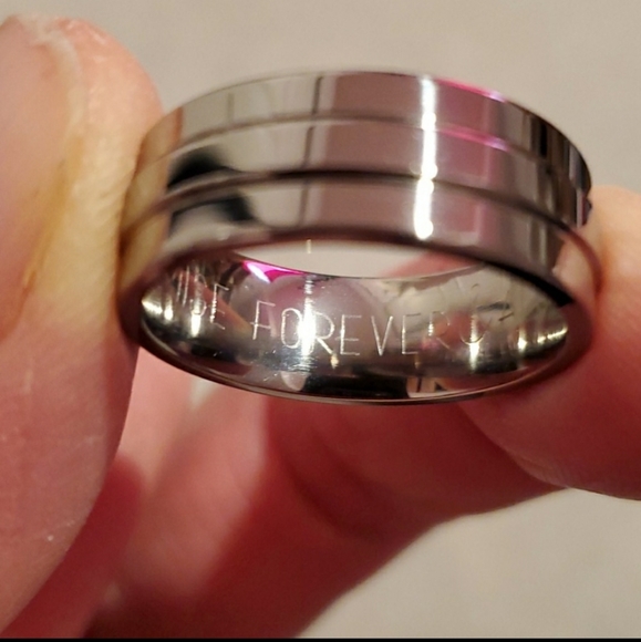 Titanium ring - Picture 3 of 3